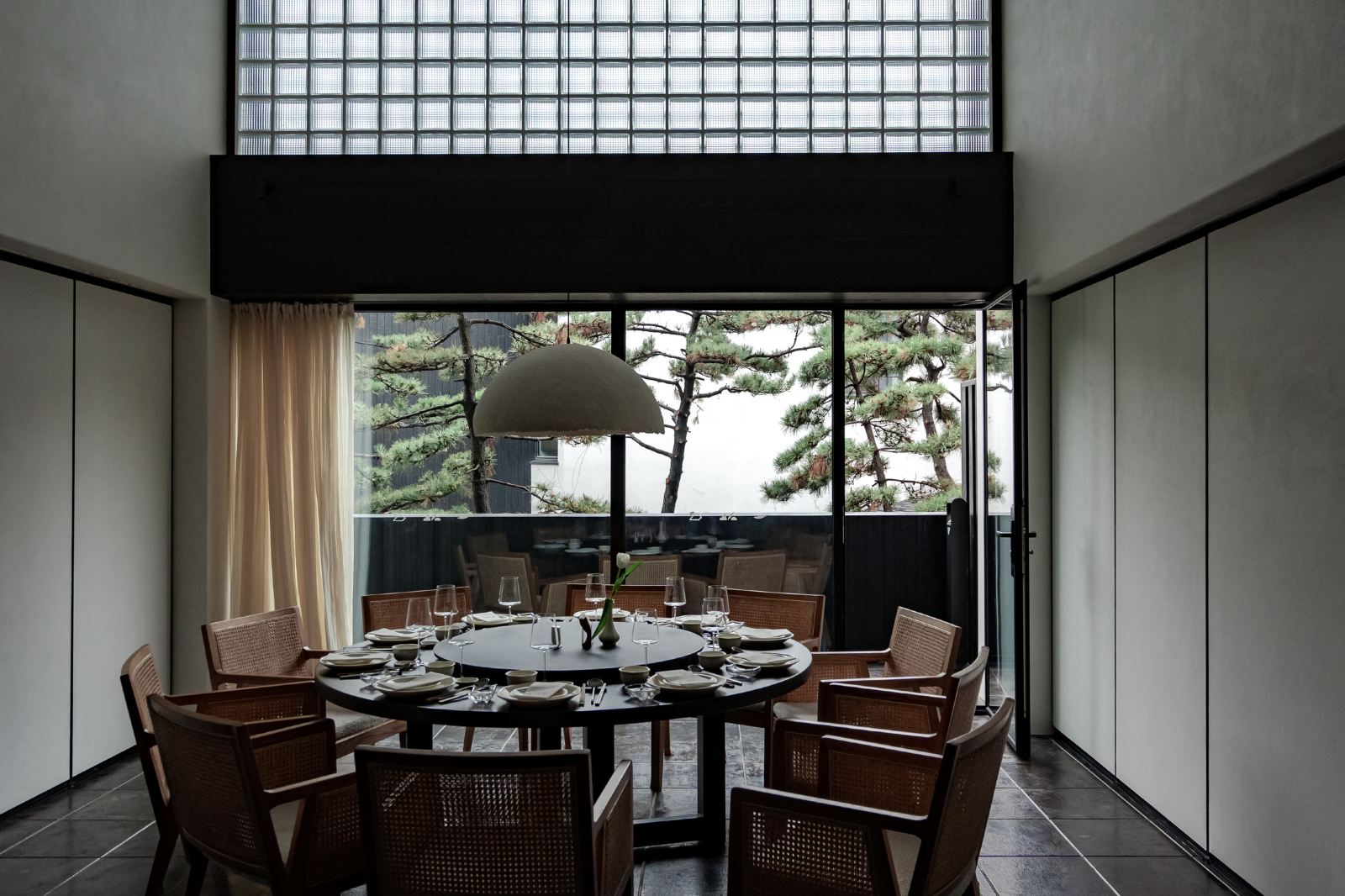 上园餐厅景观包厢与长桌宴饮